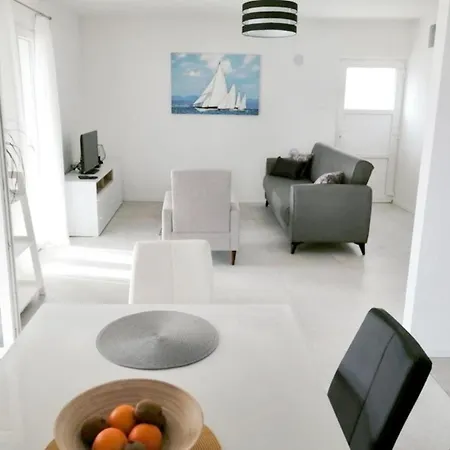 Feriehus House Dragi